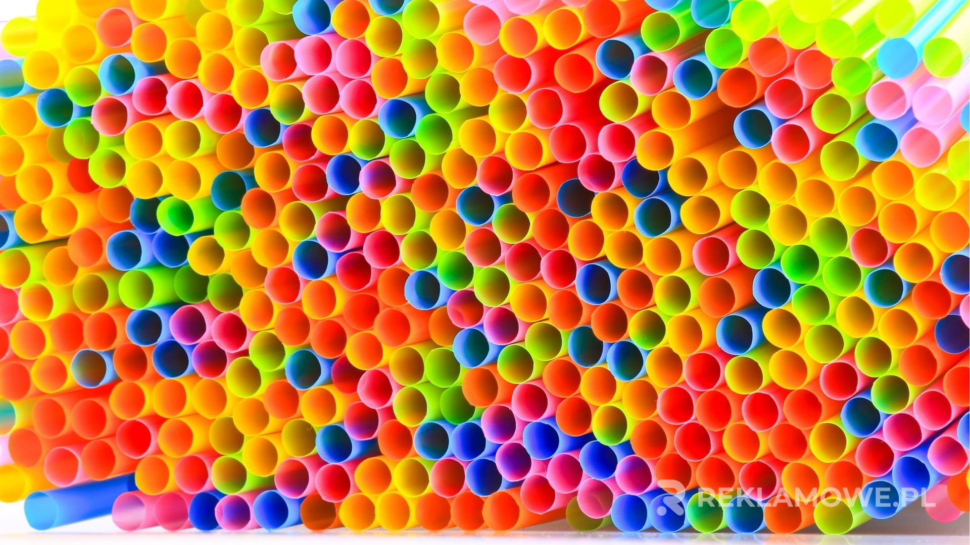 Innowacyjne słomki reklamowe