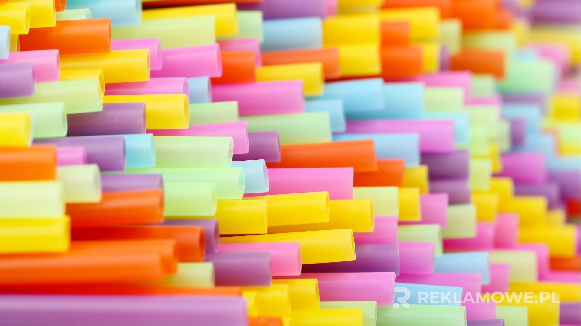 Słomki reklamowe i ich wpływ na środowisko