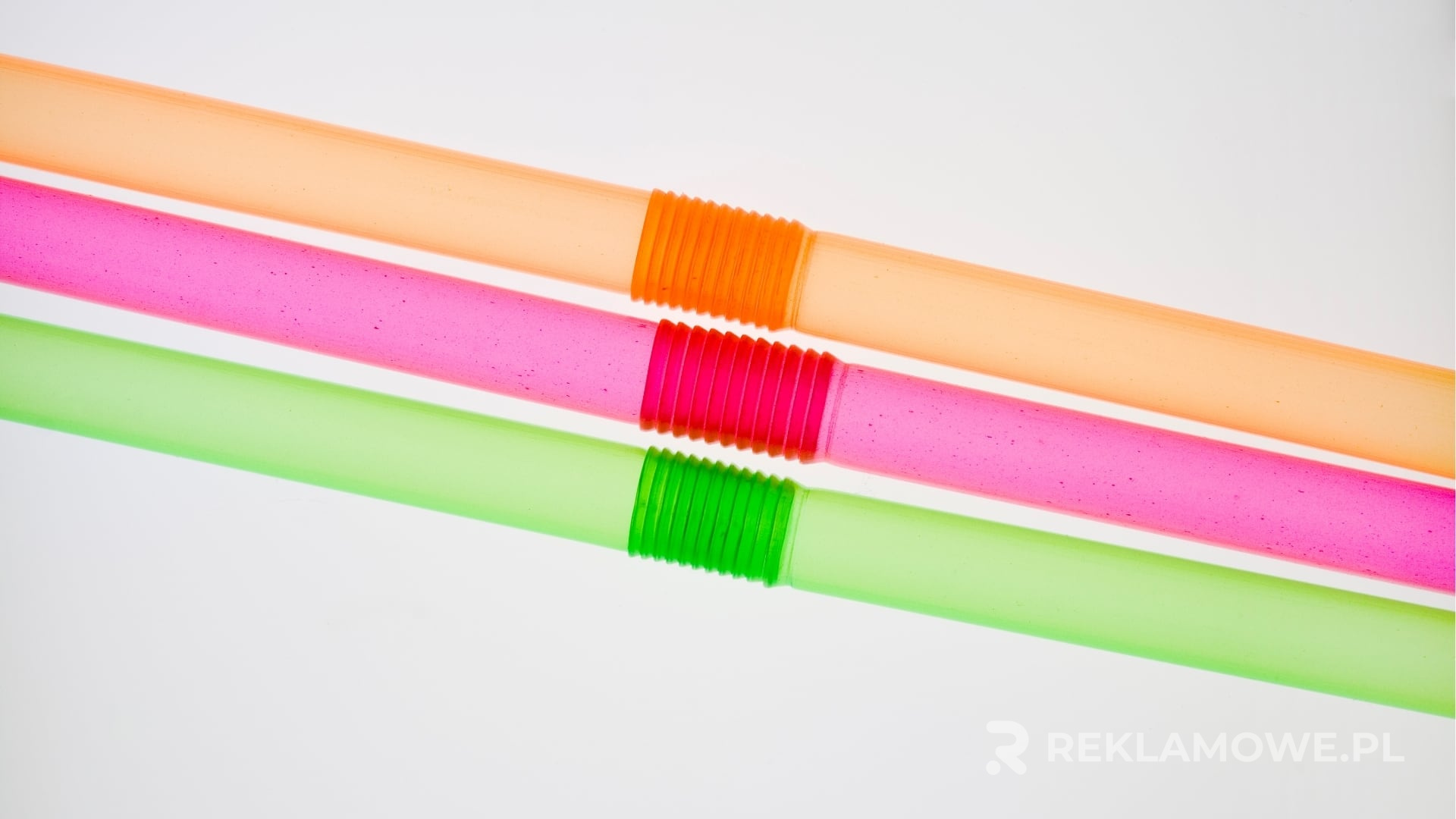 Trendy w projektowaniu słomek reklamowych w 2026 roku